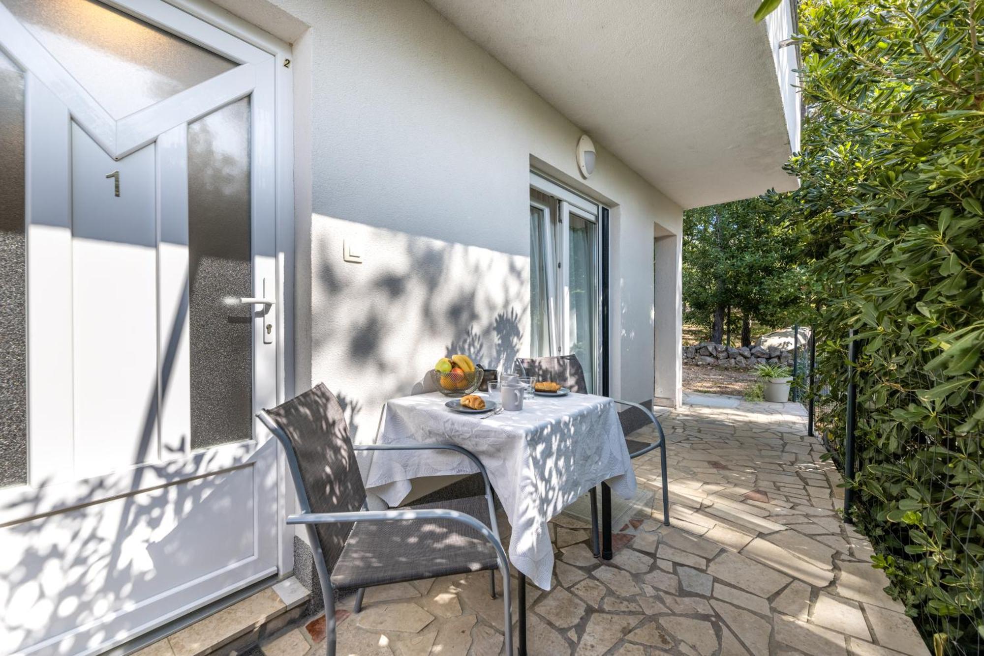 Apartments Lacrima Šilo Buitenkant foto